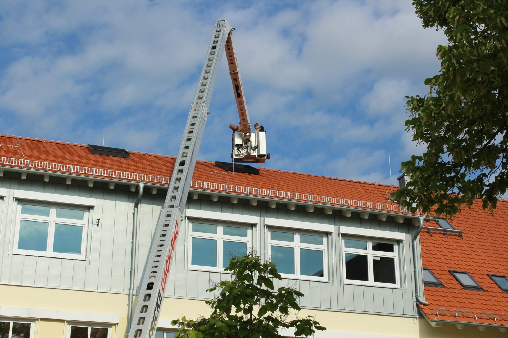 Montage Sonneschutzfolie mit Kran