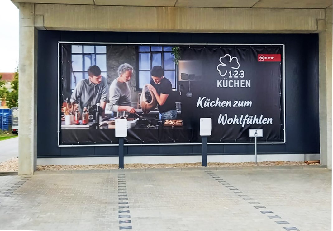 Bedruckter Banner Aussenwerbung Küchen zum Wohlfühlen